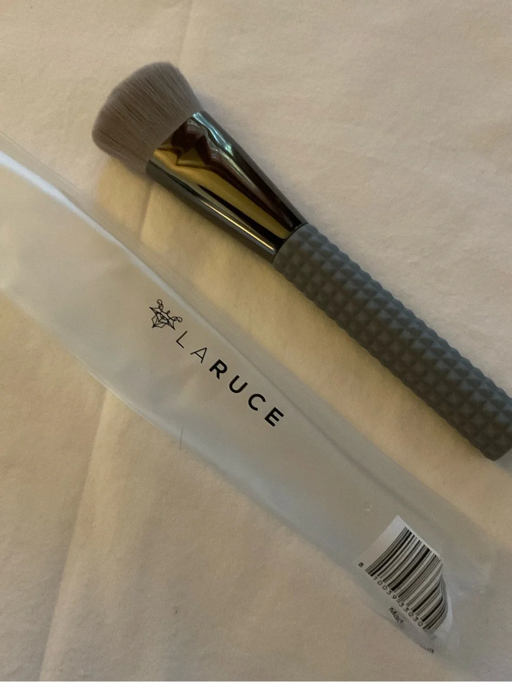 LaRuce Gray Flat Powder Brush - Lux Soft Synthetic Bristles